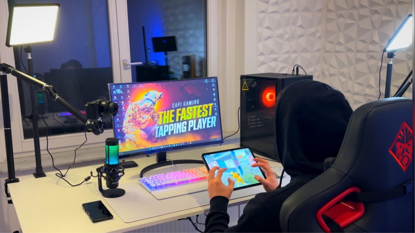 Gamer sedang bermain game kompetitif dengan menerapkan tips dan trik meningkatkan skill gaming agar lebih cepat menjadi pemain profesional.